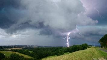 Image d'illustration pour Orage, tornade, inondations : A quand le retour du beau-temps ? 