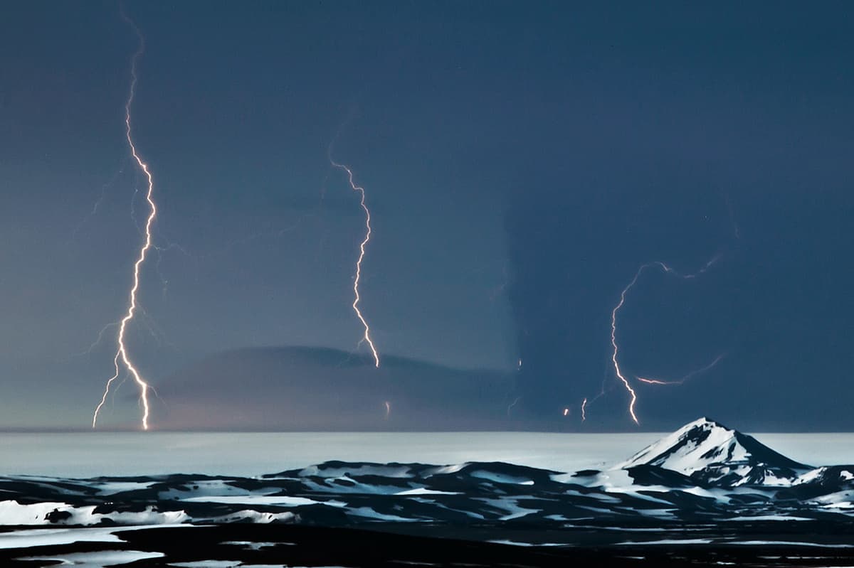 Image d'illustration pour Orages volcaniques, un phénomène fascinant mais encore mal compris