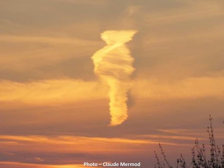 Image d'illustration pour Forme des nuages : un cirrus aviaticus !